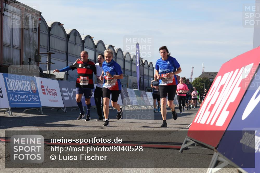 03.10.2025 - Köhlbrandbrückenlauf Luisa Fischer http://msf.ph/oto/9040528 03.10.2025 13:32:24 Ziel 4485, 4578, 4966, 5354, 5357, 5820, 5891, 5892, 6287, 6304 meine-sportfotos.de