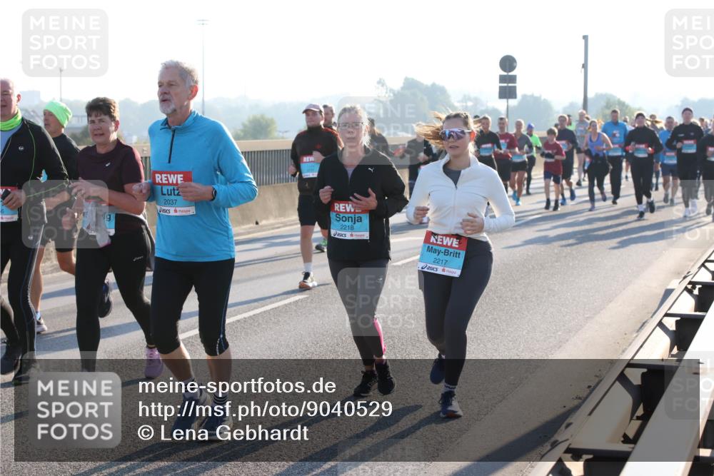 03.10.2025 - Köhlbrandbrückenlauf Lena Gebhardt http://msf.ph/oto/9040529 03.10.2025 09:25:07 Position 1 2037, 2218, 2217 meine-sportfotos.de
