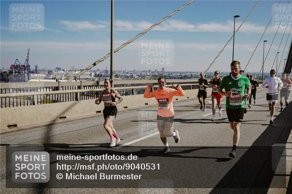 03.10.2025 - Köhlbrandbrückenlauf Michael Burmester http://msf.ph/oto/9040531 03.10.2025 12:21:39 Position 1 6489 meine-sportfotos.de