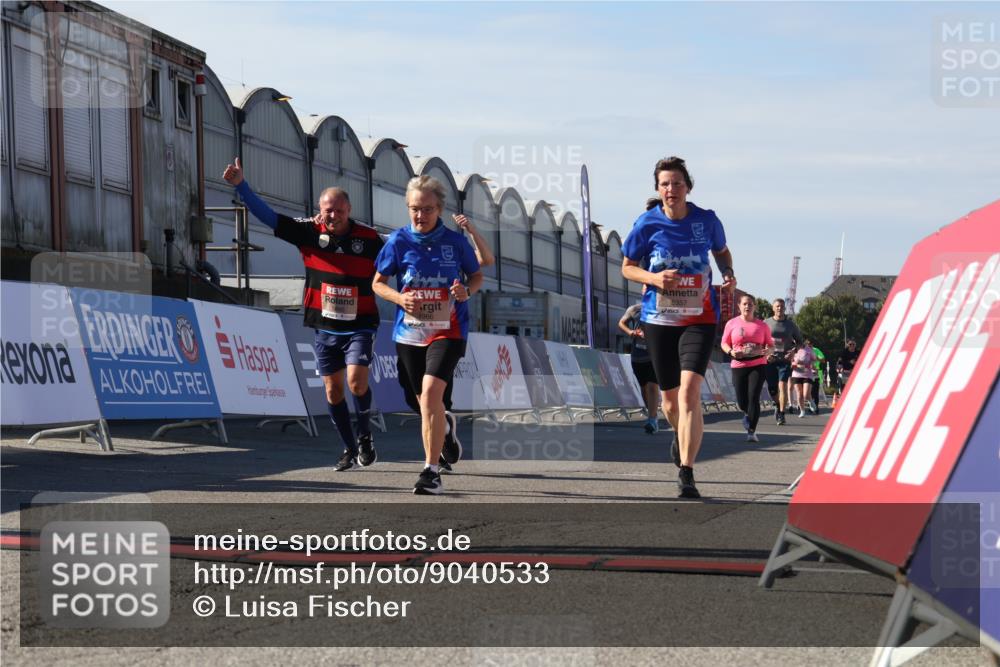 03.10.2025 - Köhlbrandbrückenlauf Luisa Fischer http://msf.ph/oto/9040533 03.10.2025 13:32:24 Ziel 4485, 4578, 4966, 5354, 5357, 5820, 5891, 5892, 6287, 6304 meine-sportfotos.de