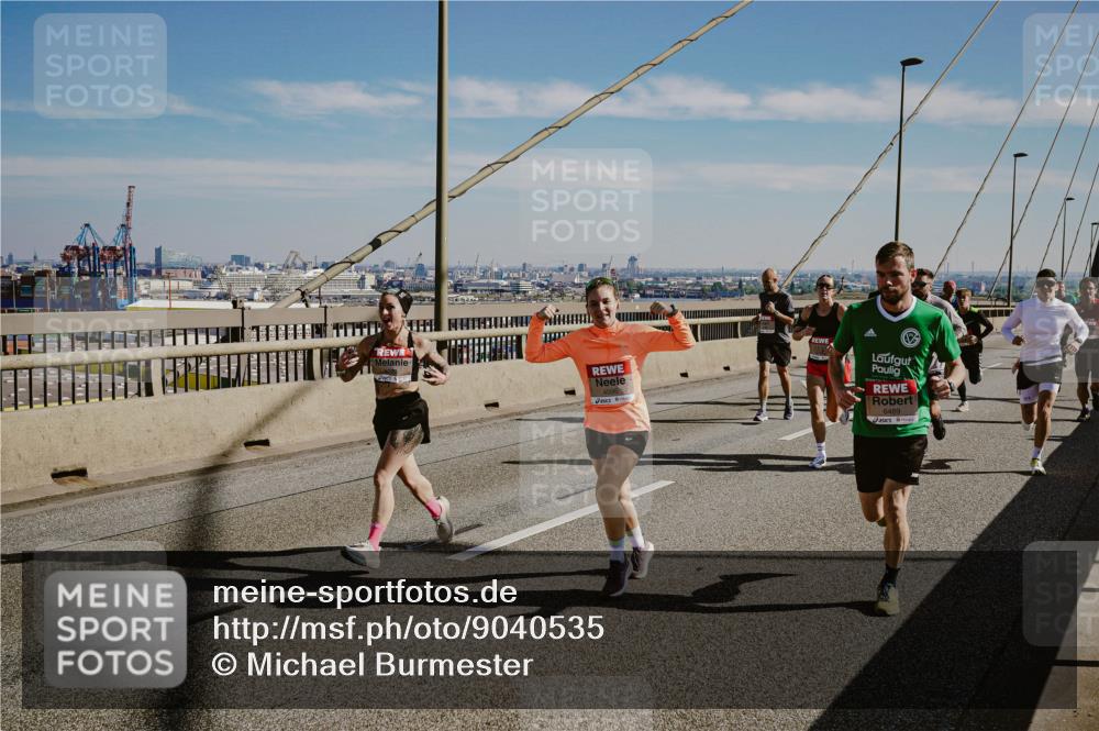 03.10.2025 - Köhlbrandbrückenlauf Michael Burmester http://msf.ph/oto/9040535 03.10.2025 12:21:39 Position 1 6489 meine-sportfotos.de