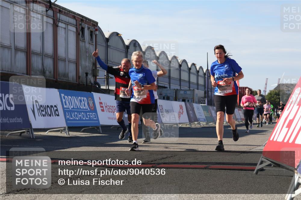 03.10.2025 - Köhlbrandbrückenlauf Luisa Fischer http://msf.ph/oto/9040536 03.10.2025 13:32:24 Ziel 4485, 4578, 4966, 5354, 5357, 5820, 5891, 5892, 6287, 6304 meine-sportfotos.de