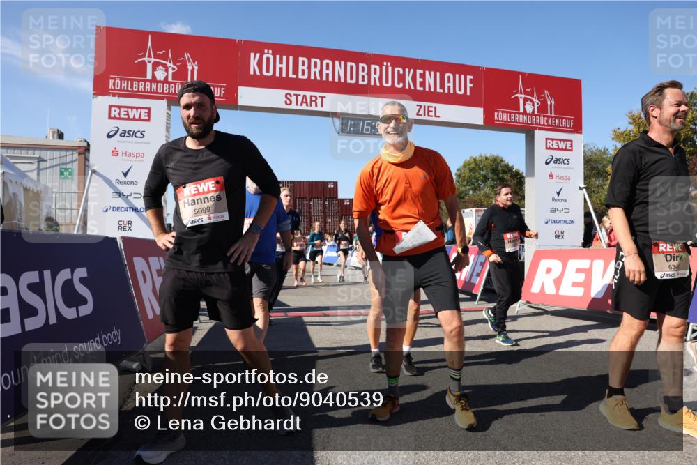 03.10.2025 - Köhlbrandbrückenlauf Lena Gebhardt http://msf.ph/oto/9040539 03.10.2025 13:16:54 Ziel 4168, 4356, 4359, 4551, 4605, 5028, 5053, 5099, 5100, 5166, 5302, 5385, 5386, 5453, 5467, 5840, 6286, 6299, 6340, 6343, 6474, 6620, 6623, 6658, 6697, 6746, 6785 meine-sportfotos.de