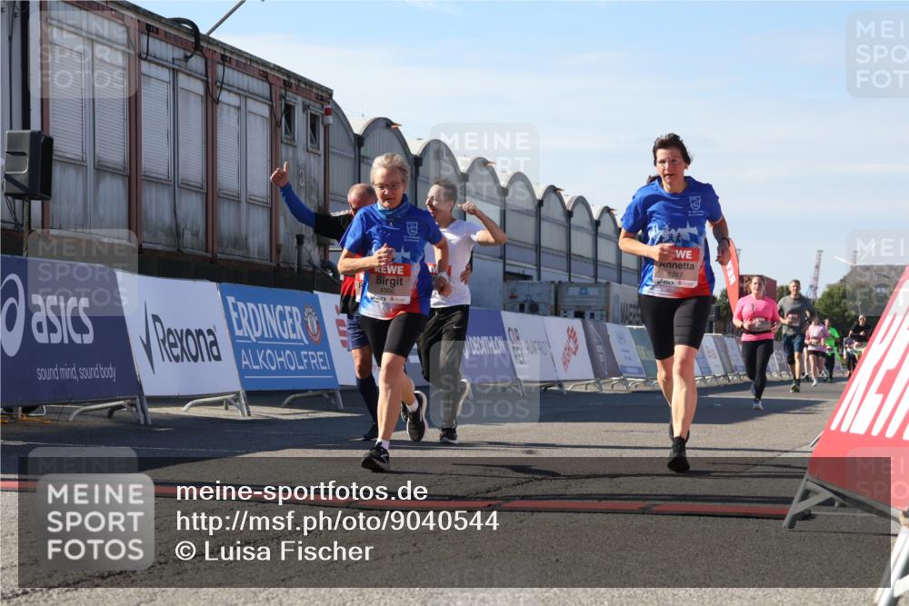 03.10.2025 - Köhlbrandbrückenlauf Luisa Fischer http://msf.ph/oto/9040544 03.10.2025 13:32:25 Ziel 4485, 4578, 4966, 5354, 5357, 5891, 5892, 6141, 6287, 6304 meine-sportfotos.de