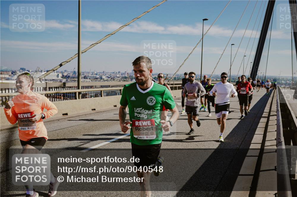 03.10.2025 - Köhlbrandbrückenlauf Michael Burmester http://msf.ph/oto/9040548 03.10.2025 12:21:39 Position 1 4095, 6489 meine-sportfotos.de