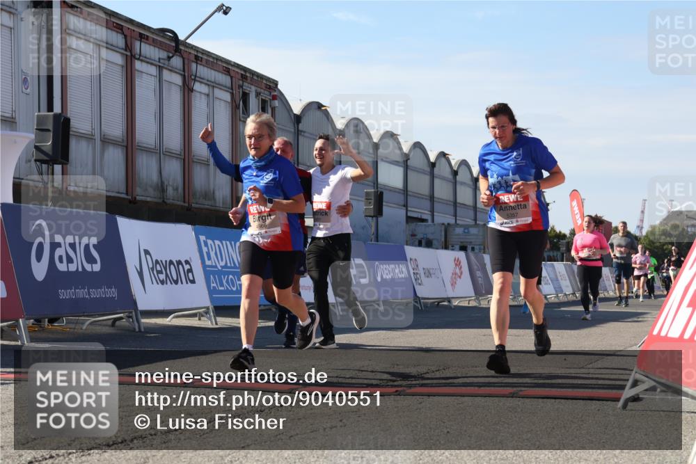 03.10.2025 - Köhlbrandbrückenlauf Luisa Fischer http://msf.ph/oto/9040551 03.10.2025 13:32:25 Ziel 4485, 4578, 4966, 5354, 5357, 5891, 5892, 6141, 6287, 6304 meine-sportfotos.de