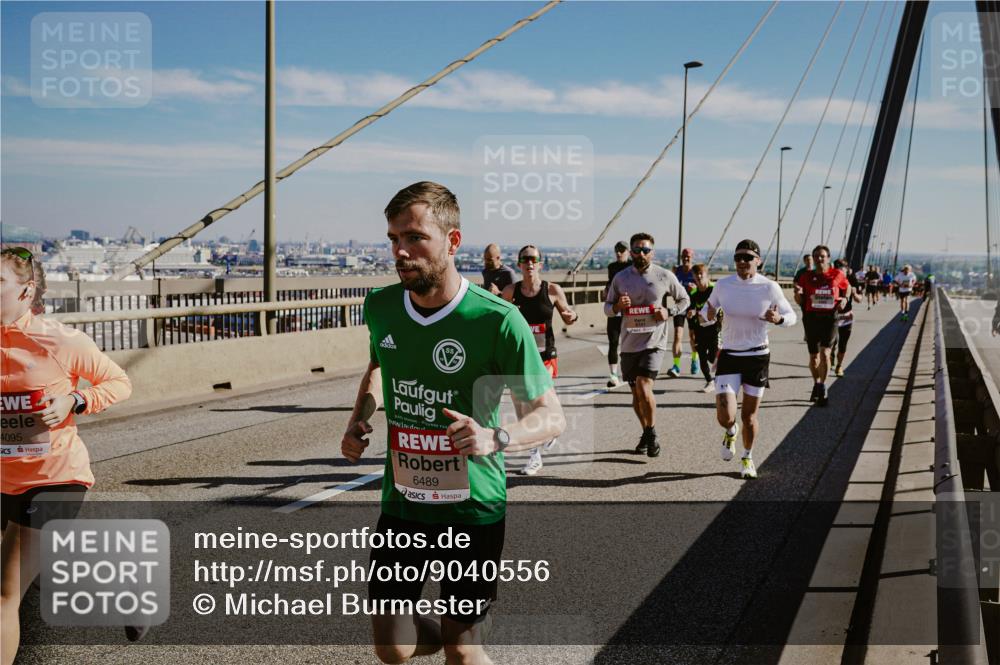 03.10.2025 - Köhlbrandbrückenlauf Michael Burmester http://msf.ph/oto/9040556 03.10.2025 12:21:39 Position 1 4095, 6489 meine-sportfotos.de