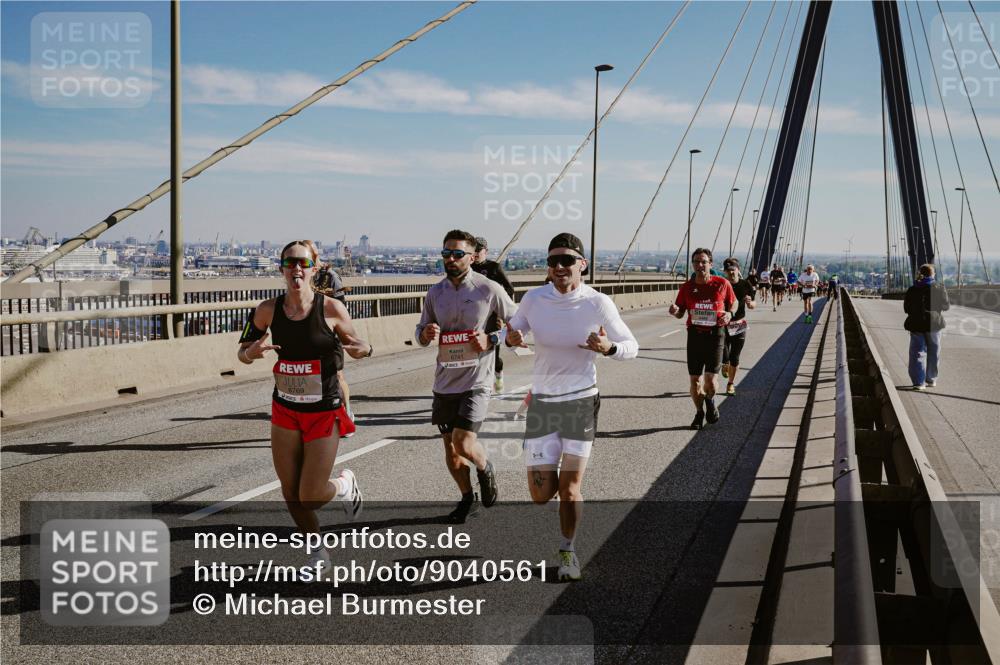 03.10.2025 - Köhlbrandbrückenlauf Michael Burmester http://msf.ph/oto/9040561 03.10.2025 12:21:40 Position 1 6769, 6741 meine-sportfotos.de
