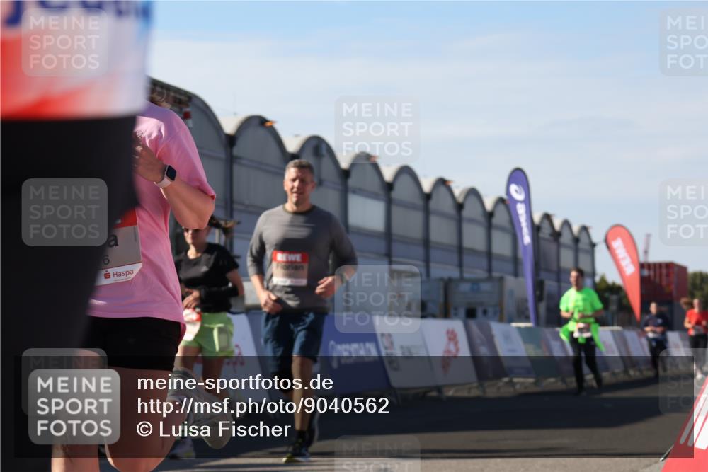 03.10.2025 - Köhlbrandbrückenlauf Luisa Fischer http://msf.ph/oto/9040562 03.10.2025 13:32:34 Ziel 4966, 5226, 5255, 5286, 5357, 5442, 5876, 5891, 5892, 6141 meine-sportfotos.de