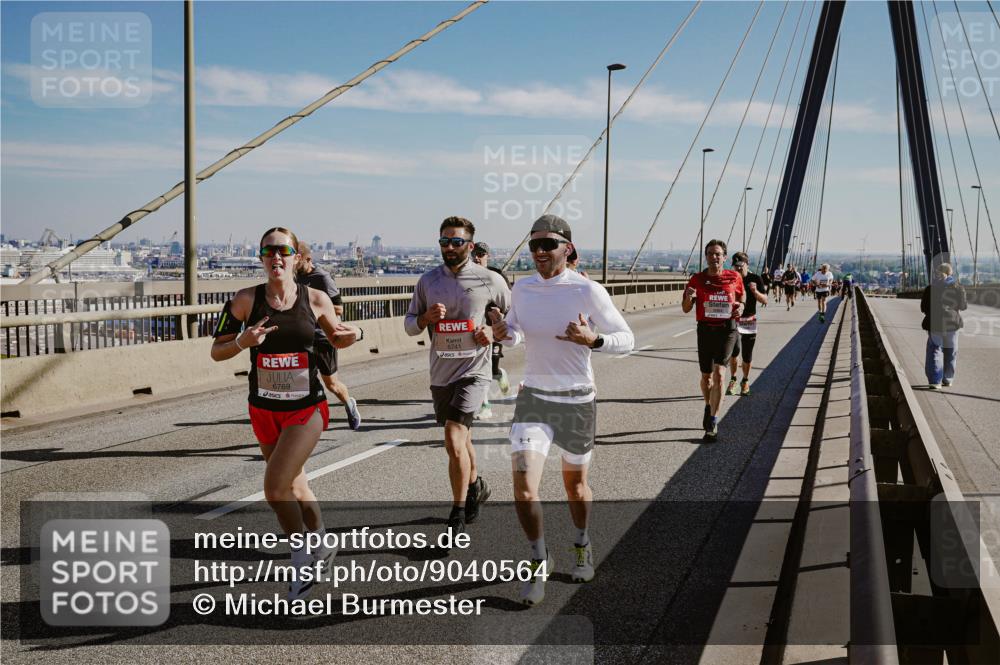 03.10.2025 - Köhlbrandbrückenlauf Michael Burmester http://msf.ph/oto/9040564 03.10.2025 12:21:40 Position 1 6769, 6741 meine-sportfotos.de