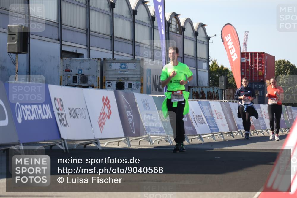 03.10.2025 - Köhlbrandbrückenlauf Luisa Fischer http://msf.ph/oto/9040568 03.10.2025 13:32:35 Ziel 4966, 5226, 5255, 5286, 5357, 5442, 5876, 5891, 5892, 6141 meine-sportfotos.de
