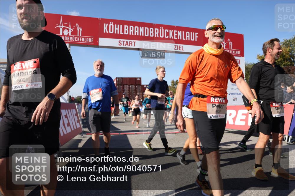 03.10.2025 - Köhlbrandbrückenlauf Lena Gebhardt http://msf.ph/oto/9040571 03.10.2025 13:16:54 Ziel 4168, 4356, 4359, 4551, 4605, 5028, 5053, 5099, 5100, 5166, 5302, 5385, 5386, 5453, 5467, 5840, 6286, 6299, 6340, 6343, 6474, 6620, 6623, 6658, 6697, 6746, 6785 meine-sportfotos.de