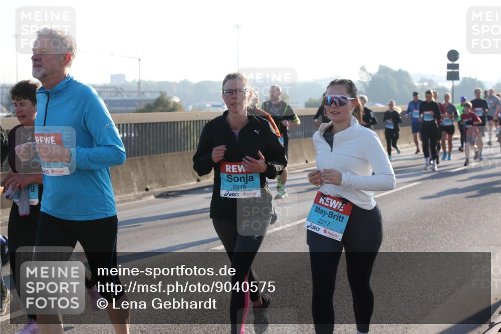 03.10.2025 - Köhlbrandbrückenlauf Lena Gebhardt http://msf.ph/oto/9040575 03.10.2025 09:25:08 Position 1 19, 2057, 2218, 2217 meine-sportfotos.de