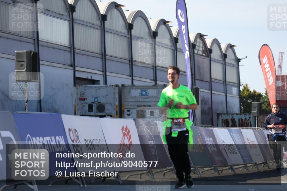 03.10.2025 - Köhlbrandbrückenlauf Luisa Fischer http://msf.ph/oto/9040577 03.10.2025 13:32:36 Ziel 4966, 5226, 5255, 5286, 5357, 5442, 5876, 5891, 5892, 6141, 6360 meine-sportfotos.de