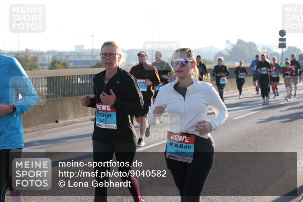 03.10.2025 - Köhlbrandbrückenlauf Lena Gebhardt http://msf.ph/oto/9040582 03.10.2025 09:25:09 Position 1 2218, 2217 meine-sportfotos.de