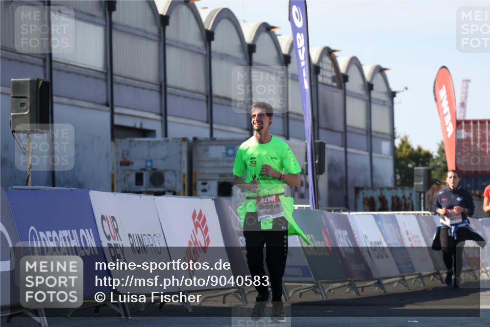03.10.2025 - Köhlbrandbrückenlauf Luisa Fischer http://msf.ph/oto/9040583 03.10.2025 13:32:36 Ziel 4966, 5226, 5255, 5286, 5357, 5442, 5876, 5891, 5892, 6141, 6360 meine-sportfotos.de