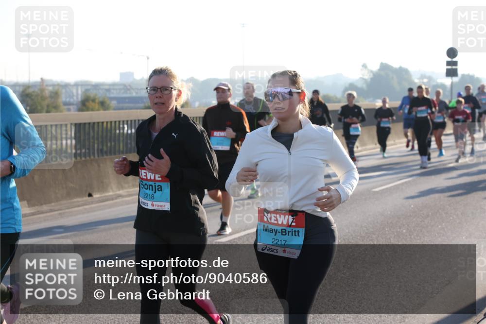 03.10.2025 - Köhlbrandbrückenlauf Lena Gebhardt http://msf.ph/oto/9040586 03.10.2025 09:25:09 Position 1 2218, 2217 meine-sportfotos.de