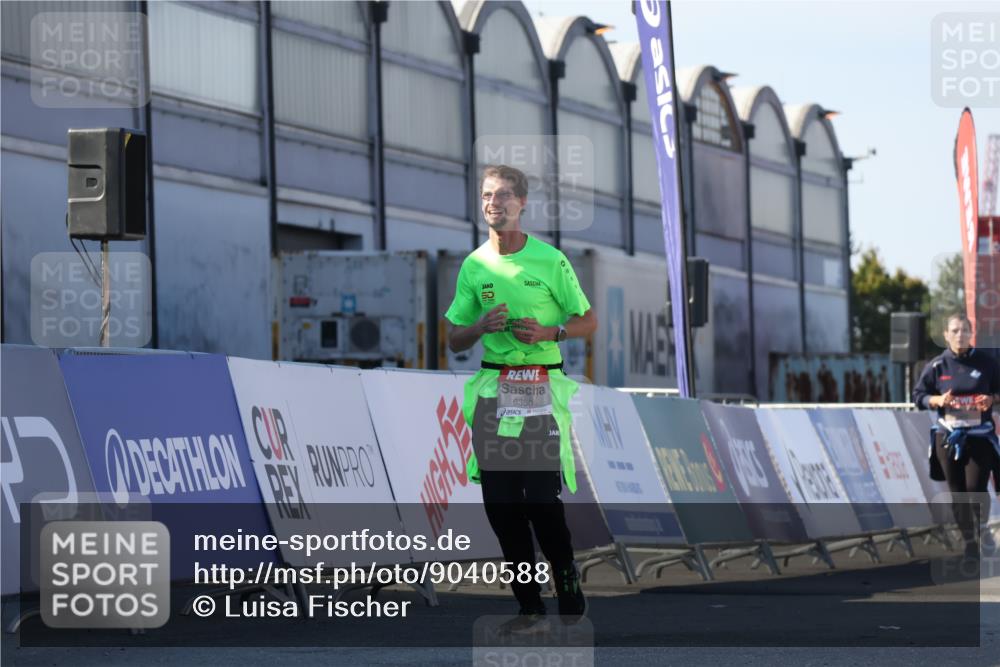 03.10.2025 - Köhlbrandbrückenlauf Luisa Fischer http://msf.ph/oto/9040588 03.10.2025 13:32:36 Ziel 4966, 5226, 5255, 5286, 5357, 5442, 5876, 5891, 5892, 6141, 6360 meine-sportfotos.de