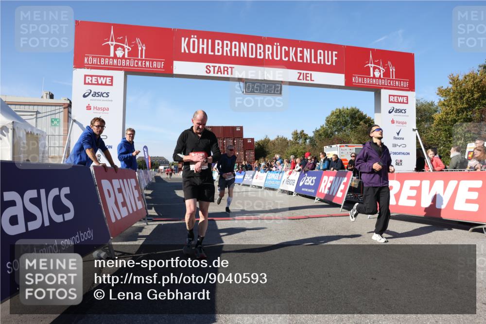 03.10.2025 - Köhlbrandbrückenlauf Lena Gebhardt http://msf.ph/oto/9040593 03.10.2025 12:57:12 Ziel 4042, 4080, 4251, 5699, 5846, 5898, 5926, 6417, 6629, 6819 meine-sportfotos.de