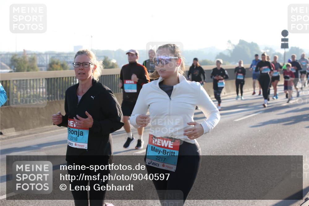 03.10.2025 - Köhlbrandbrückenlauf Lena Gebhardt http://msf.ph/oto/9040597 03.10.2025 09:25:09 Position 1 2218, 2217 meine-sportfotos.de