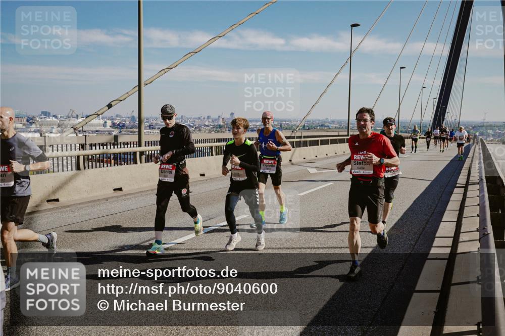 03.10.2025 - Köhlbrandbrückenlauf Michael Burmester http://msf.ph/oto/9040600 03.10.2025 12:21:41 Position 1 192, 6484 meine-sportfotos.de