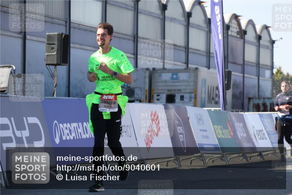 03.10.2025 - Köhlbrandbrückenlauf Luisa Fischer http://msf.ph/oto/9040601 03.10.2025 13:32:38 Ziel 5226, 5255, 5286, 5442, 5876, 6141, 6360 meine-sportfotos.de