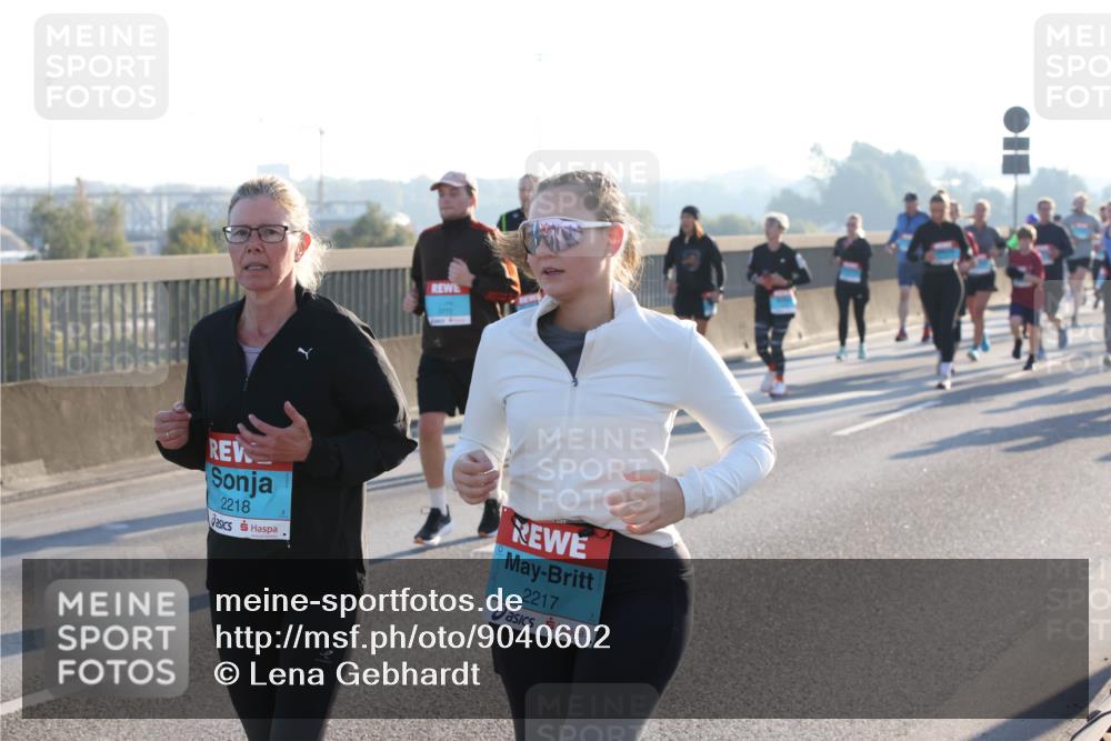 03.10.2025 - Köhlbrandbrückenlauf Lena Gebhardt http://msf.ph/oto/9040602 03.10.2025 09:25:09 Position 1 2218, 2217 meine-sportfotos.de