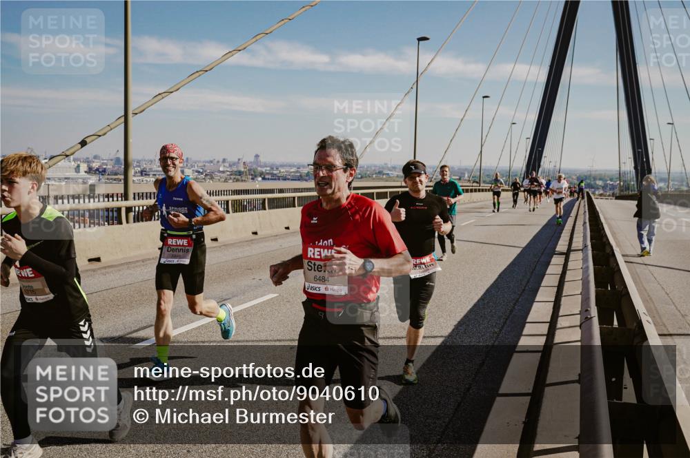 03.10.2025 - Köhlbrandbrückenlauf Michael Burmester http://msf.ph/oto/9040610 03.10.2025 12:21:42 Position 1 5846, 6484 meine-sportfotos.de