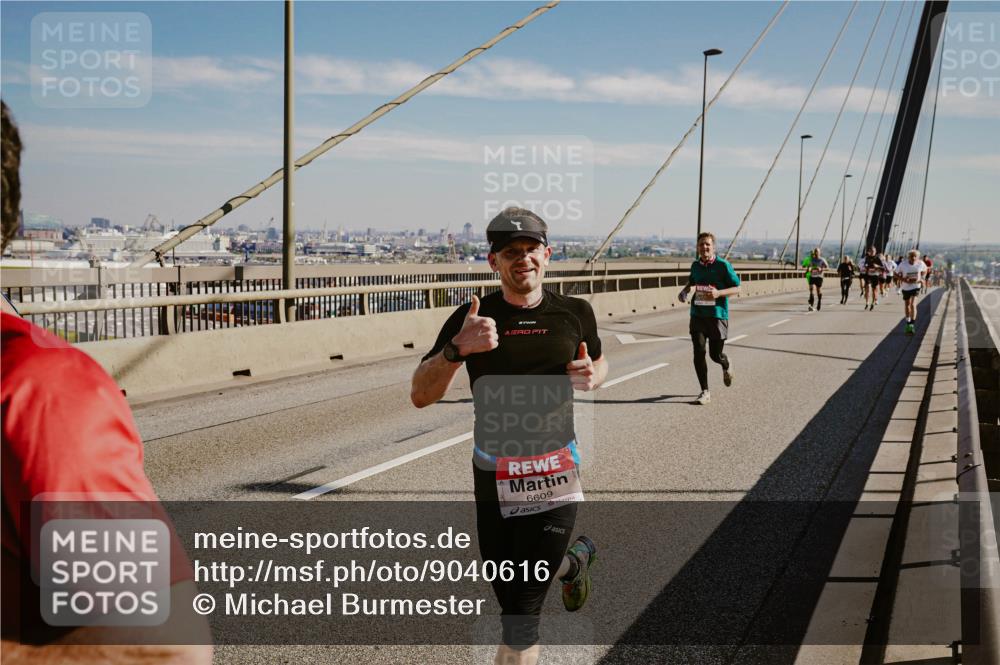 03.10.2025 - Köhlbrandbrückenlauf Michael Burmester http://msf.ph/oto/9040616 03.10.2025 12:21:43 Position 1 6609 meine-sportfotos.de