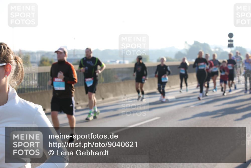 03.10.2025 - Köhlbrandbrückenlauf Lena Gebhardt http://msf.ph/oto/9040621 03.10.2025 09:25:10 Position 1  meine-sportfotos.de