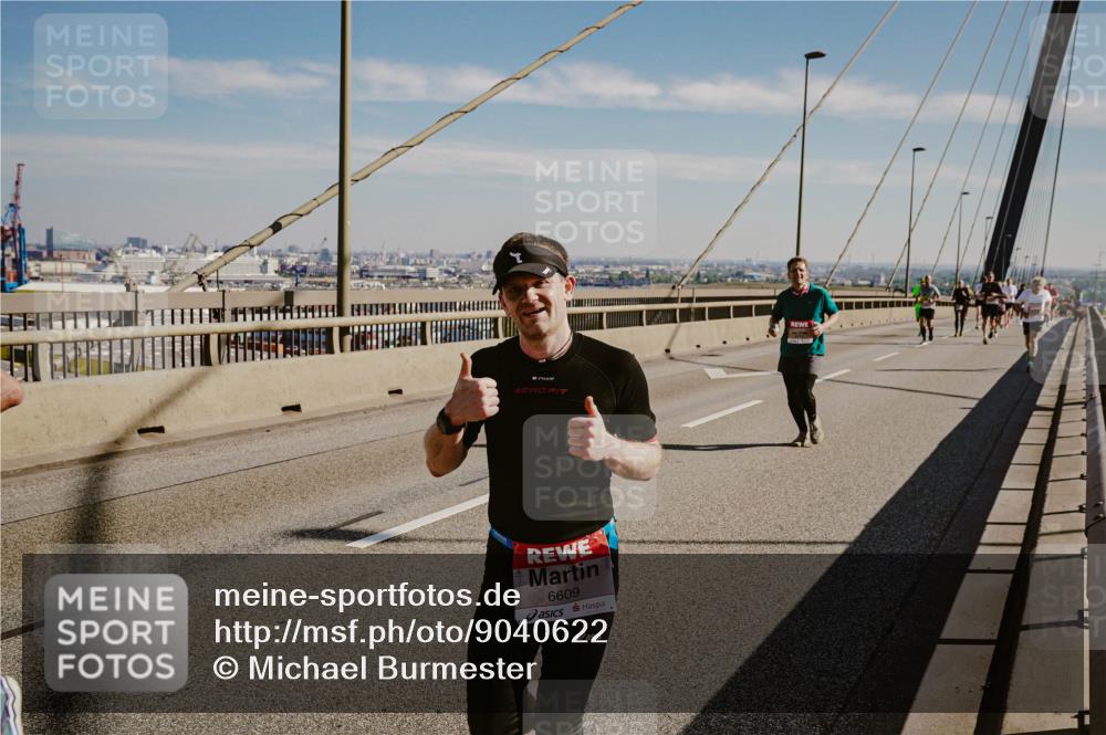 03.10.2025 - Köhlbrandbrückenlauf Michael Burmester http://msf.ph/oto/9040622 03.10.2025 12:21:43 Position 1 6609 meine-sportfotos.de