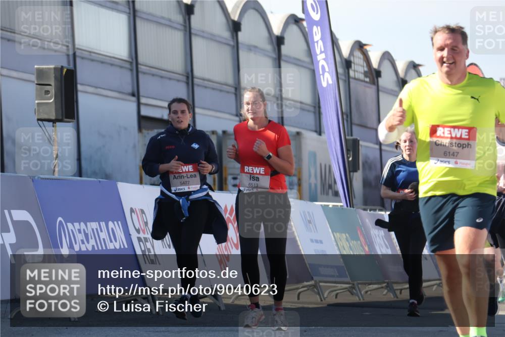 03.10.2025 - Köhlbrandbrückenlauf Luisa Fischer http://msf.ph/oto/9040623 03.10.2025 13:32:43 Ziel 5226, 5255, 5286, 5442, 5876, 6147, 6148, 6360, 6513 meine-sportfotos.de
