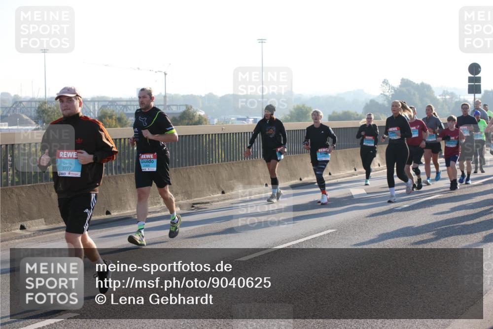 03.10.2025 - Köhlbrandbrückenlauf Lena Gebhardt http://msf.ph/oto/9040625 03.10.2025 09:25:10 Position 1 3777, 2392 meine-sportfotos.de