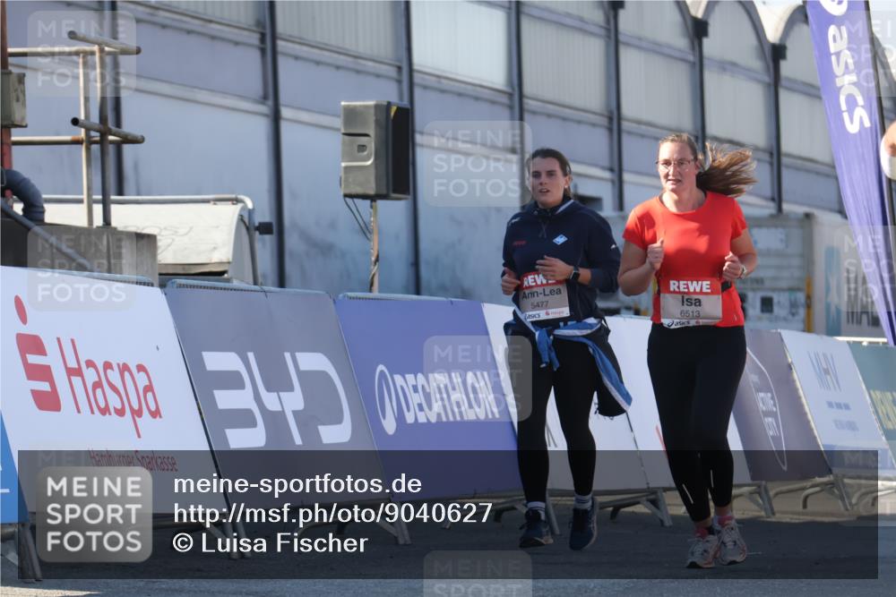 03.10.2025 - Köhlbrandbrückenlauf Luisa Fischer http://msf.ph/oto/9040627 03.10.2025 13:32:43 Ziel 5226, 5255, 5286, 5442, 5876, 6147, 6148, 6360, 6513 meine-sportfotos.de