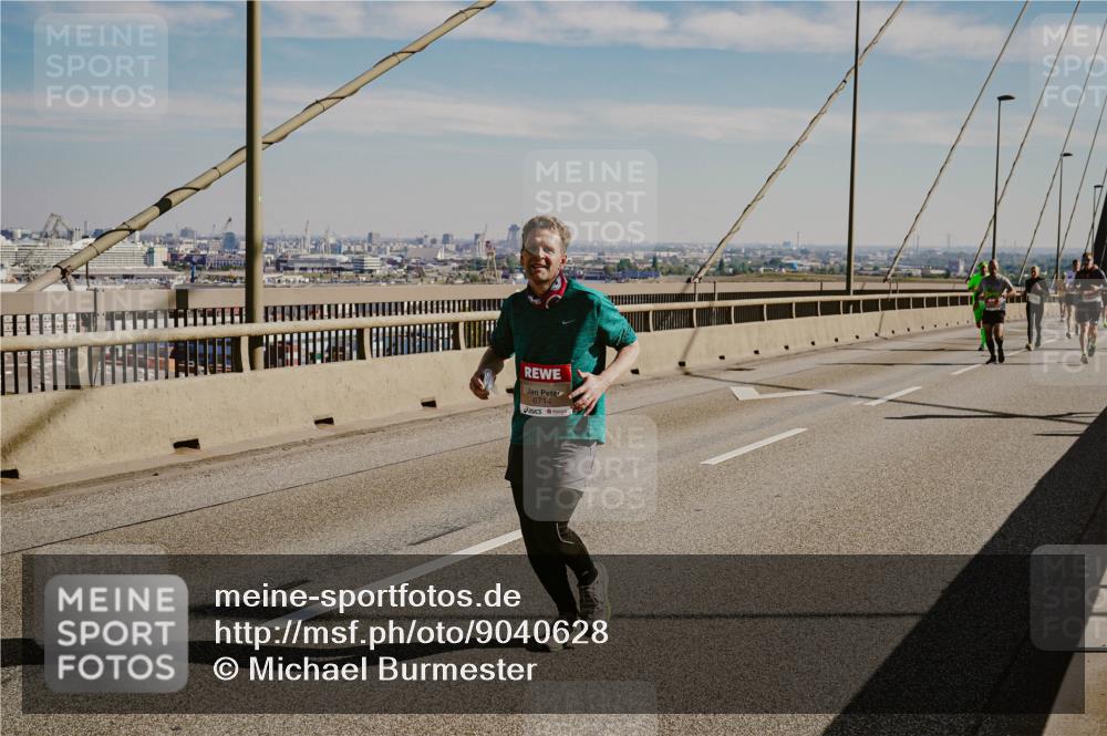 03.10.2025 - Köhlbrandbrückenlauf Michael Burmester http://msf.ph/oto/9040628 03.10.2025 12:21:44 Position 1 6714 meine-sportfotos.de