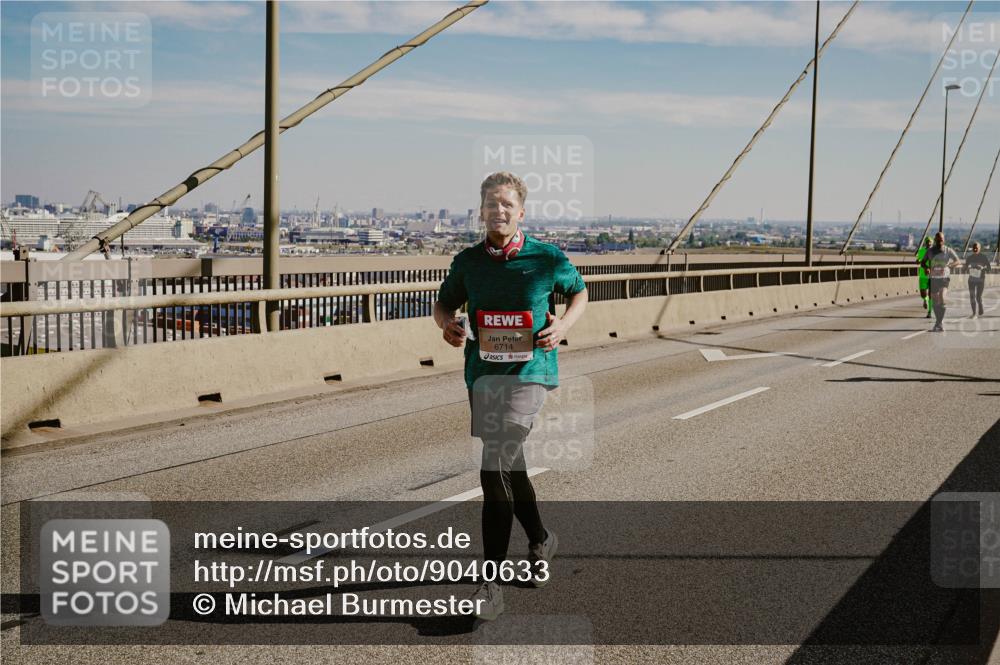 03.10.2025 - Köhlbrandbrückenlauf Michael Burmester http://msf.ph/oto/9040633 03.10.2025 12:21:44 Position 1 148, 6714 meine-sportfotos.de
