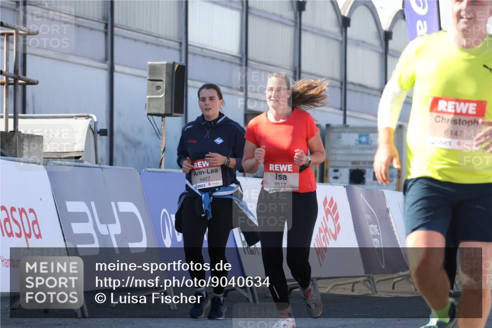 03.10.2025 - Köhlbrandbrückenlauf Luisa Fischer http://msf.ph/oto/9040634 03.10.2025 13:32:44 Ziel 5226, 5255, 5442, 5477, 5478, 5876, 6147, 6148, 6360, 6513 meine-sportfotos.de