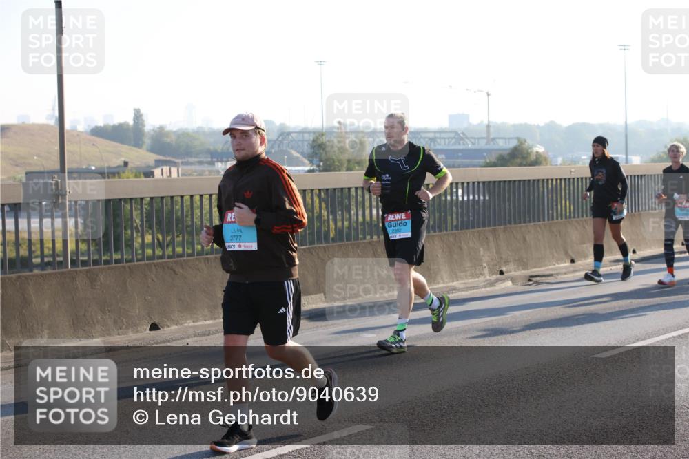 03.10.2025 - Köhlbrandbrückenlauf Lena Gebhardt http://msf.ph/oto/9040639 03.10.2025 09:25:10 Position 1 3777, 2392 meine-sportfotos.de
