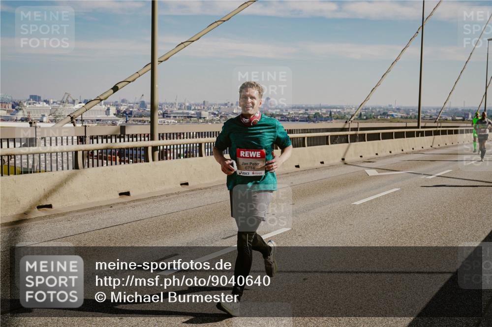 03.10.2025 - Köhlbrandbrückenlauf Michael Burmester http://msf.ph/oto/9040640 03.10.2025 12:21:45 Position 1 6714 meine-sportfotos.de