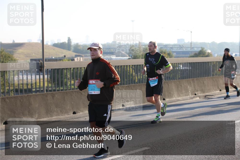 03.10.2025 - Köhlbrandbrückenlauf Lena Gebhardt http://msf.ph/oto/9040649 03.10.2025 09:25:11 Position 1 3777 meine-sportfotos.de