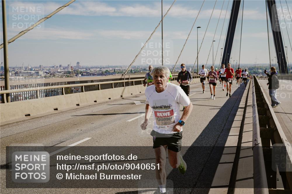 03.10.2025 - Köhlbrandbrückenlauf Michael Burmester http://msf.ph/oto/9040651 03.10.2025 12:21:48 Position 1 2012, 4261 meine-sportfotos.de