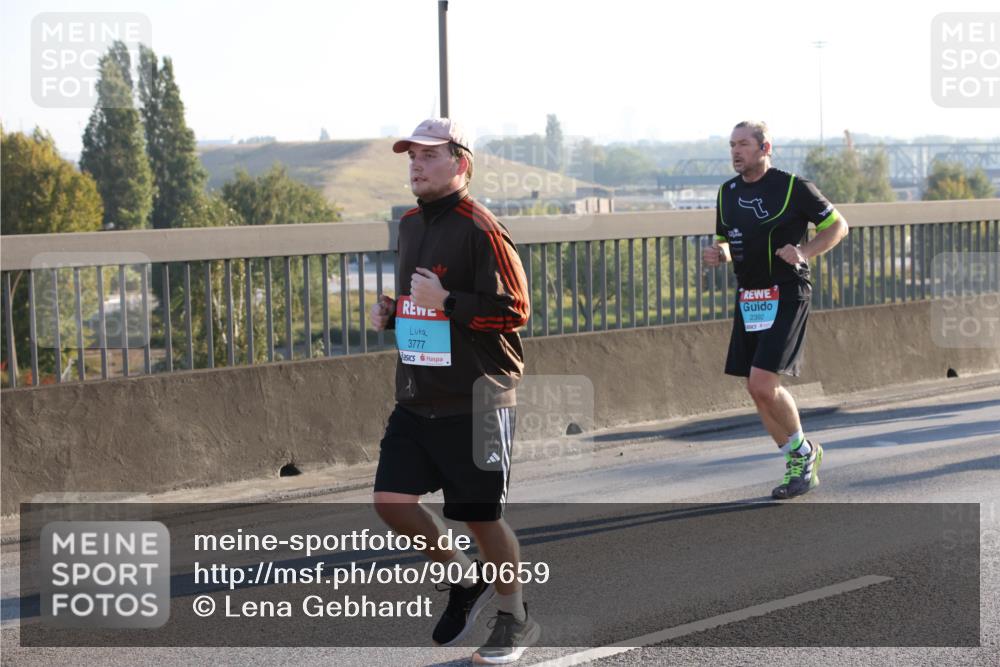 03.10.2025 - Köhlbrandbrückenlauf Lena Gebhardt http://msf.ph/oto/9040659 03.10.2025 09:25:11 Position 1 3777, 2392 meine-sportfotos.de