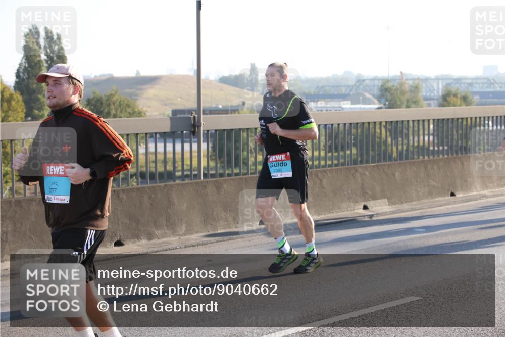 03.10.2025 - Köhlbrandbrückenlauf Lena Gebhardt http://msf.ph/oto/9040662 03.10.2025 09:25:11 Position 1 3777, 2392 meine-sportfotos.de