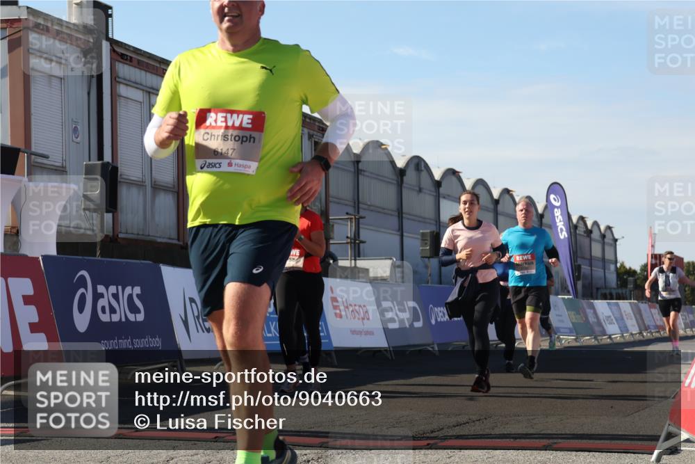 03.10.2025 - Köhlbrandbrückenlauf Luisa Fischer http://msf.ph/oto/9040663 03.10.2025 13:32:47 Ziel 5133, 5187, 5226, 5255, 5273, 5442, 5446, 5477, 5478, 6147, 6148, 6360, 6513 meine-sportfotos.de