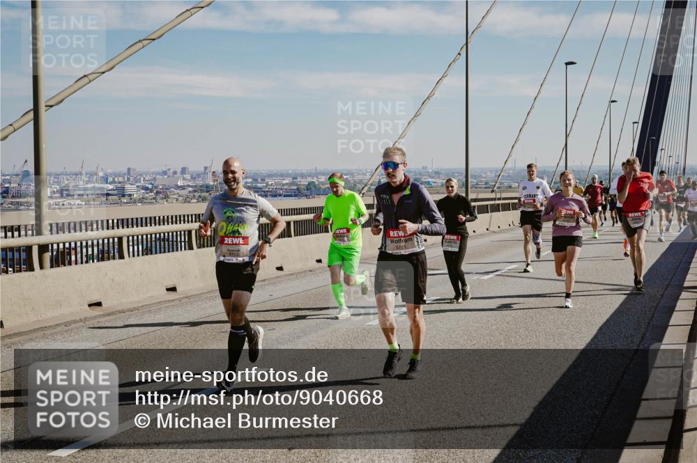 03.10.2025 - Köhlbrandbrückenlauf Michael Burmester http://msf.ph/oto/9040668 03.10.2025 12:21:50 Position 1 6717, 2351, 5775 meine-sportfotos.de