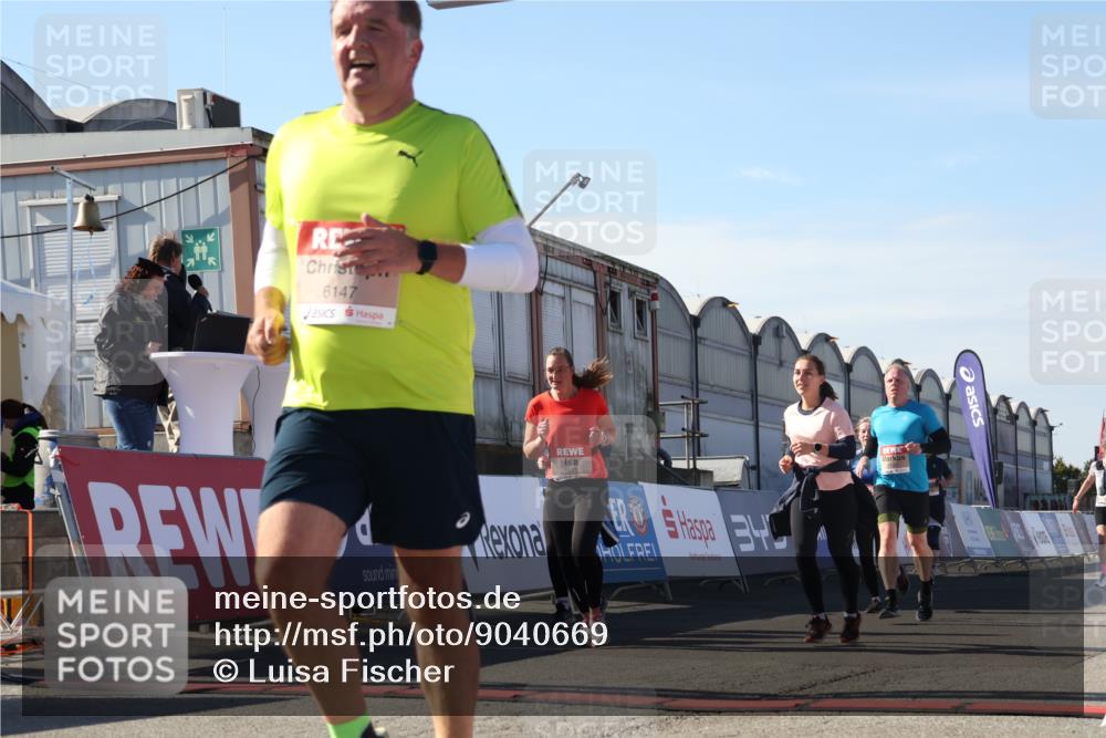 03.10.2025 - Köhlbrandbrückenlauf Luisa Fischer http://msf.ph/oto/9040669 03.10.2025 13:32:47 Ziel 5133, 5187, 5226, 5255, 5273, 5442, 5446, 5477, 5478, 6147, 6148, 6360, 6513 meine-sportfotos.de