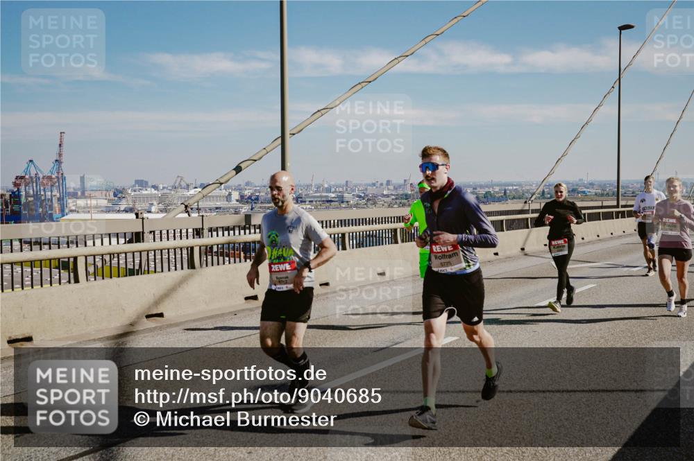 03.10.2025 - Köhlbrandbrückenlauf Michael Burmester http://msf.ph/oto/9040685 03.10.2025 12:21:51 Position 1 5775 meine-sportfotos.de