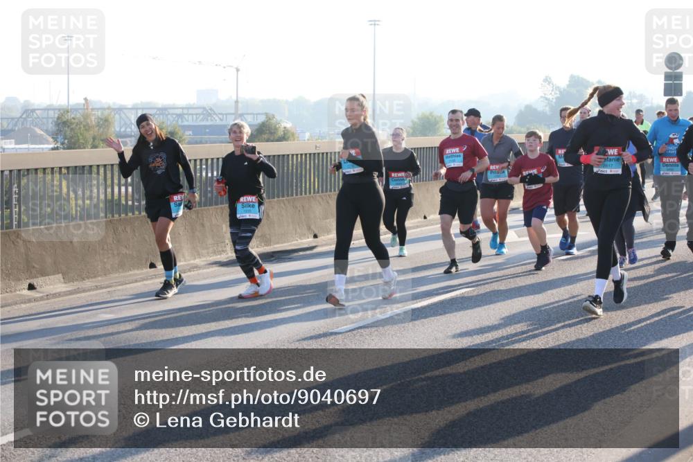 03.10.2025 - Köhlbrandbrückenlauf Lena Gebhardt http://msf.ph/oto/9040697 03.10.2025 09:25:12 Position 1  meine-sportfotos.de