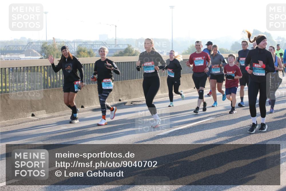 03.10.2025 - Köhlbrandbrückenlauf Lena Gebhardt http://msf.ph/oto/9040702 03.10.2025 09:25:12 Position 1 1935, 2270, 2617 meine-sportfotos.de