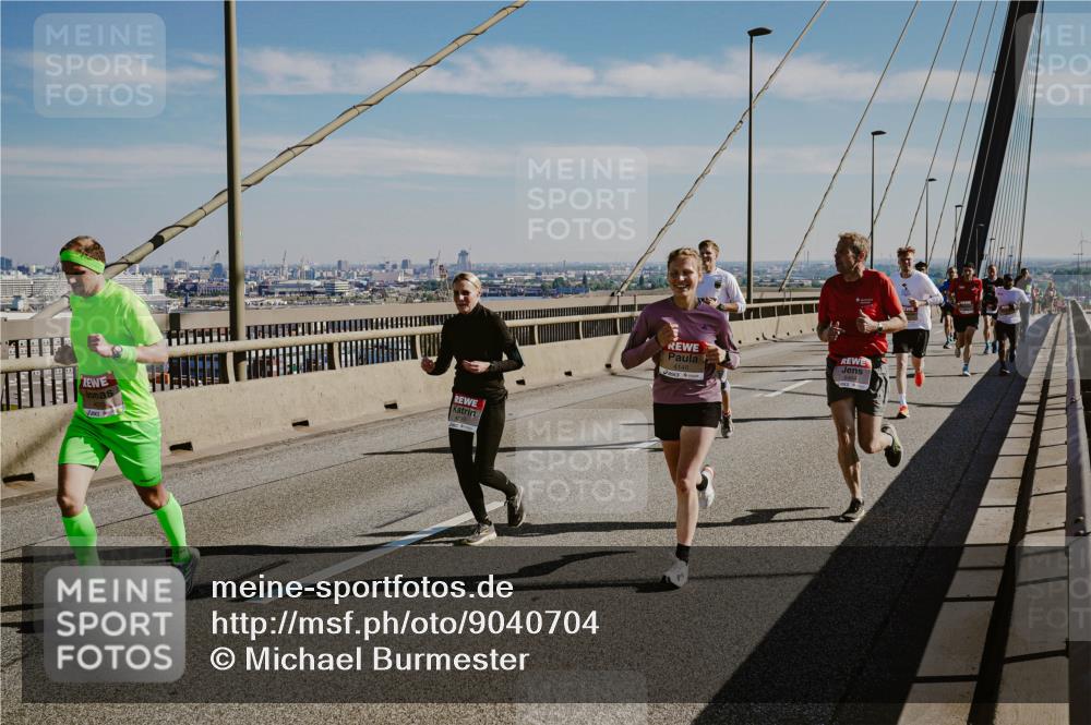 03.10.2025 - Köhlbrandbrückenlauf Michael Burmester http://msf.ph/oto/9040704 03.10.2025 12:21:52 Position 1 4148 meine-sportfotos.de